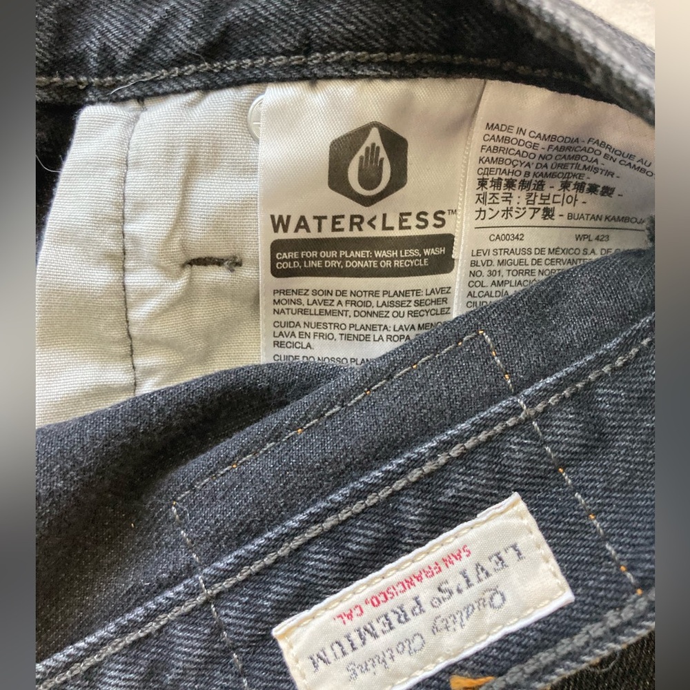 Levi’s NWT cutoff raw denim black cutoff distressed jean shorts - Picture 4 of 5